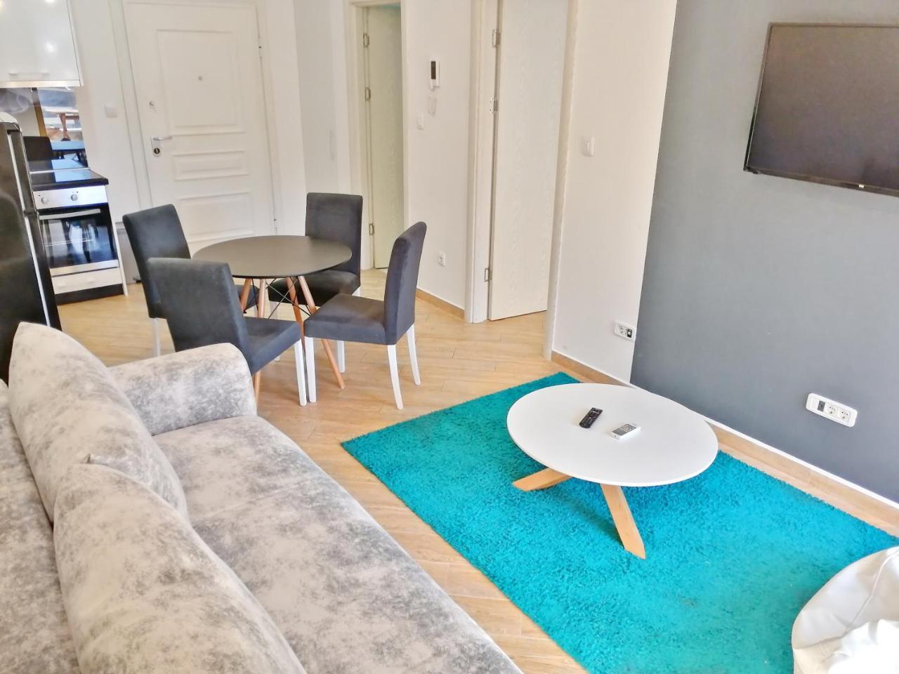 Sea Breeze Lux Apartments ブドヴァ エクステリア 写真